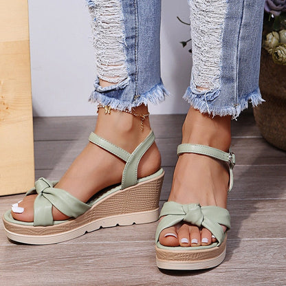 Elegant and detailed supportive general Sandals