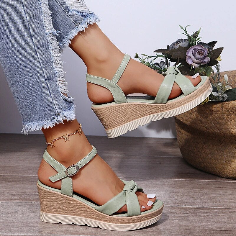 Elegant and detailed supportive general Sandals