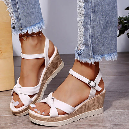 Elegant and detailed supportive general Sandals