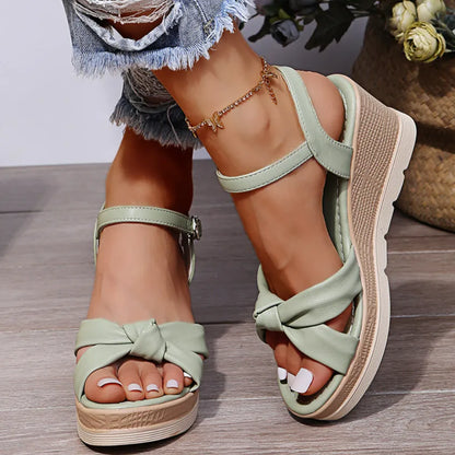 Elegant and detailed supportive general Sandals