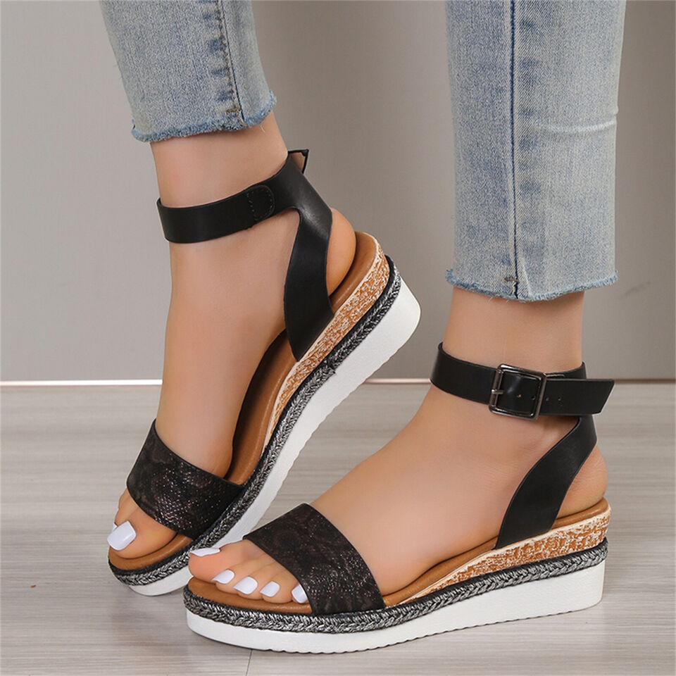 Elegant and detailed supportive general Sandals